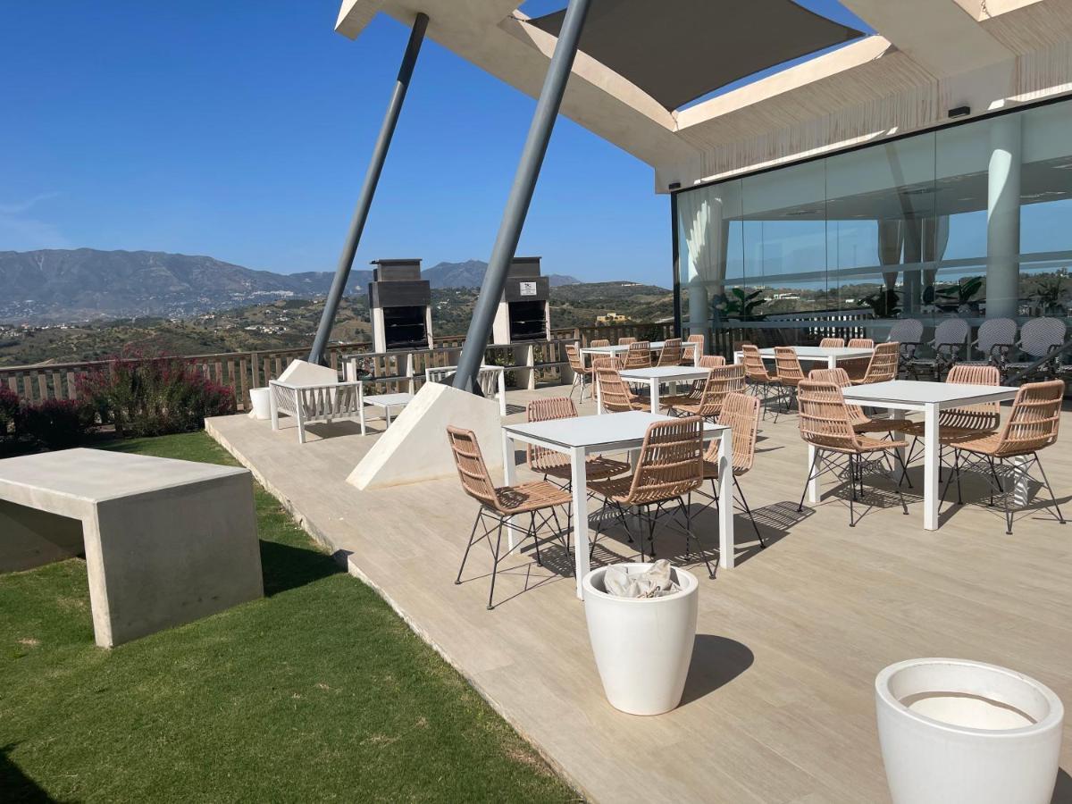2-Bedroom-Apartment With A Terrace, Pool, Gym Málaga Exteriör bild