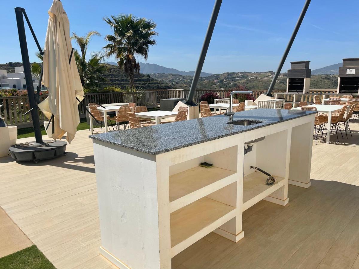 2-Bedroom-Apartment With A Terrace, Pool, Gym Málaga Exteriör bild