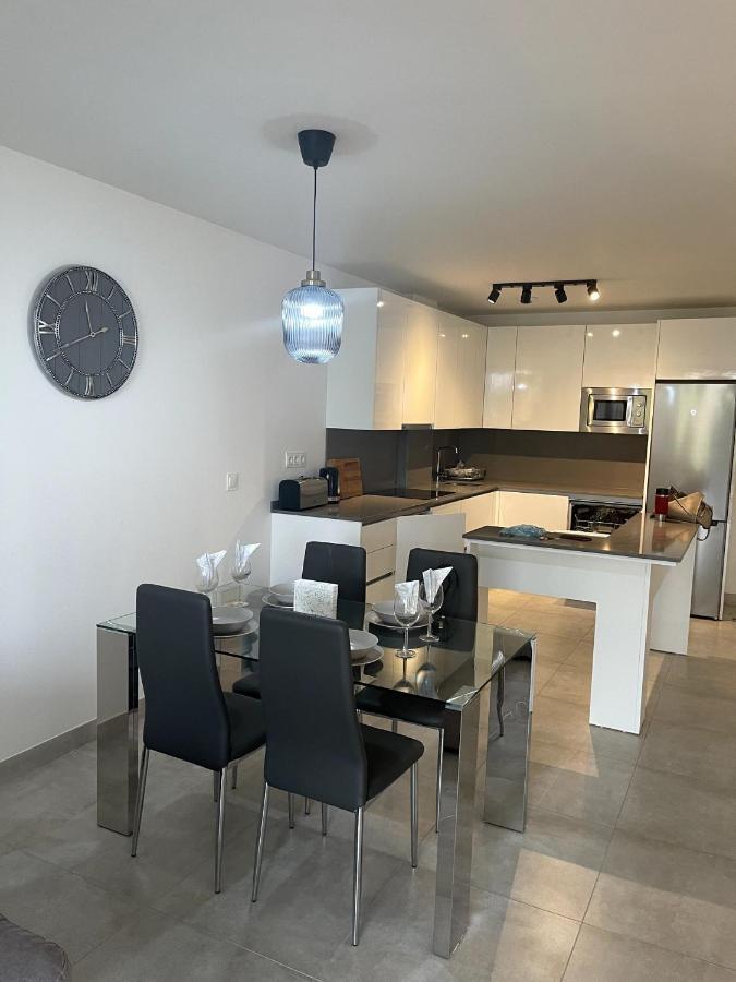 2-Bedroom-Apartment With A Terrace, Pool, Gym Málaga Exteriör bild