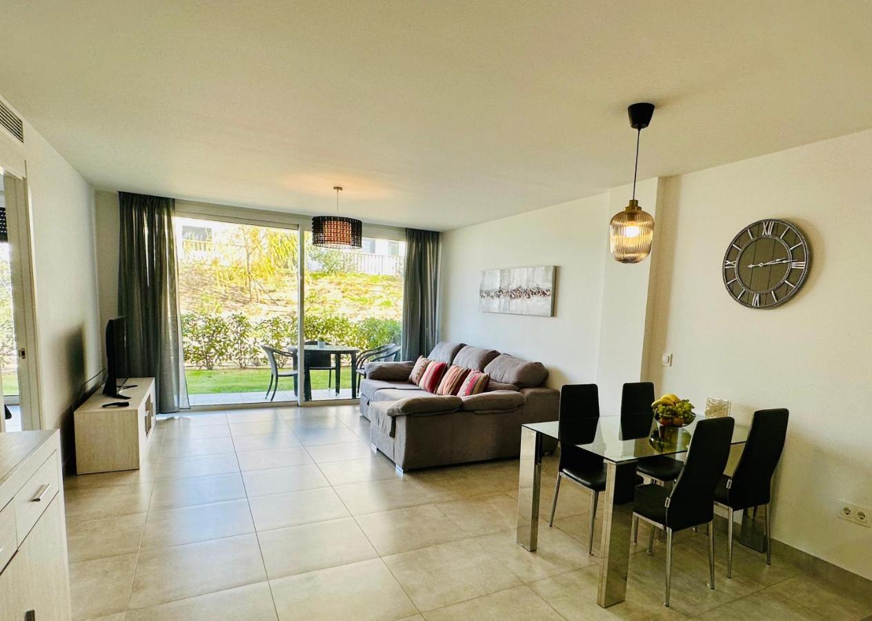 2-Bedroom-Apartment With A Terrace, Pool, Gym Málaga Exteriör bild