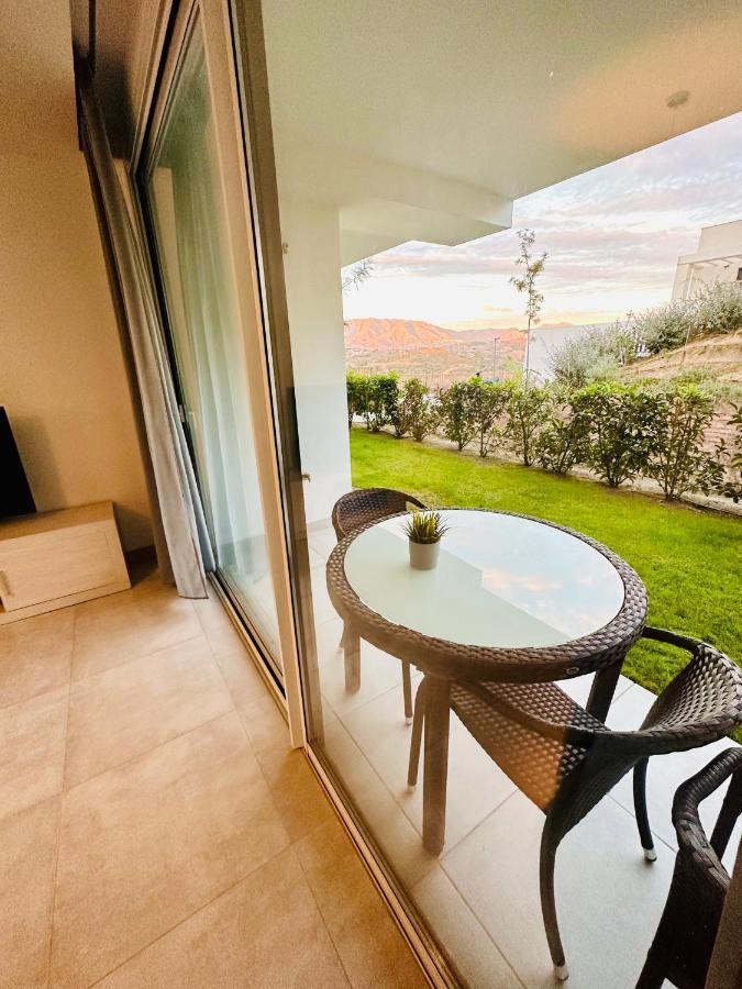 2-Bedroom-Apartment With A Terrace, Pool, Gym Málaga Exteriör bild